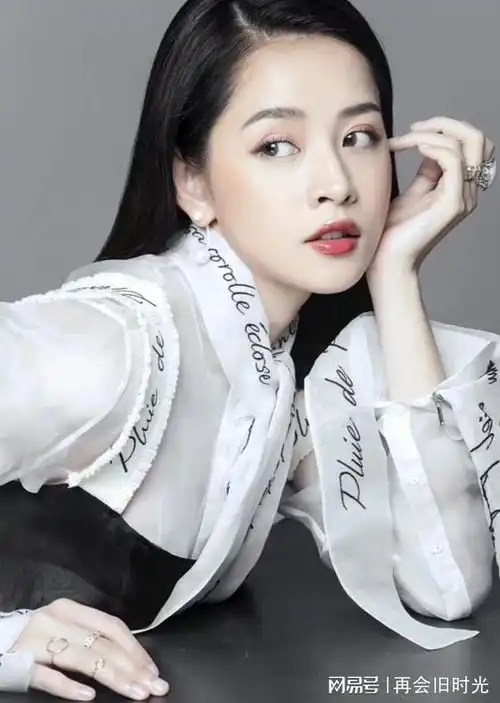 越南绝色美女,妖娆又妩媚性感的让人窒息,网友皆是人间水蜜桃