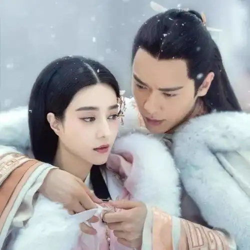 女生换了个成熟的头像巴