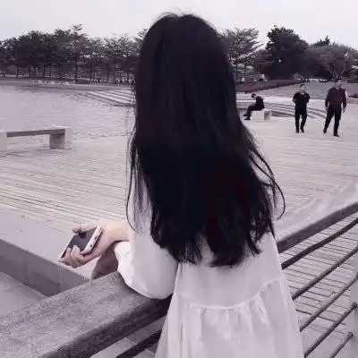qq背影头像女生长发,侧面的长发披肩的唯美的