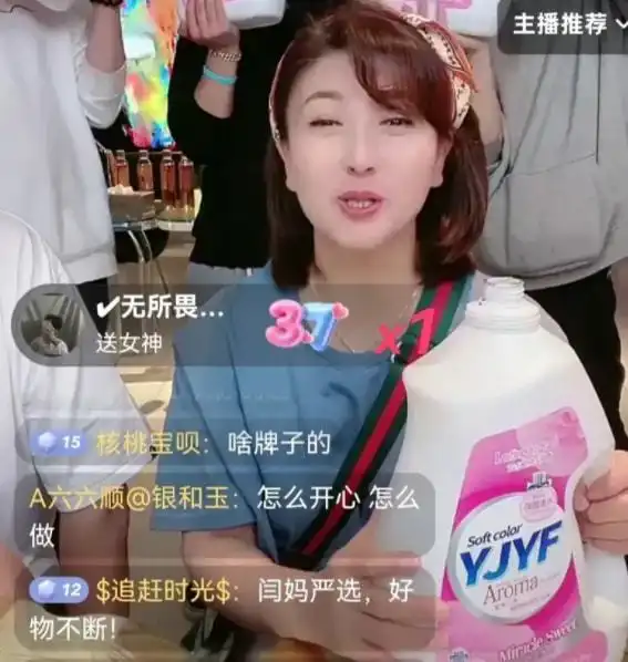 50岁闫学晶演女一号的机会越来越少,不如直播带货赚钱多