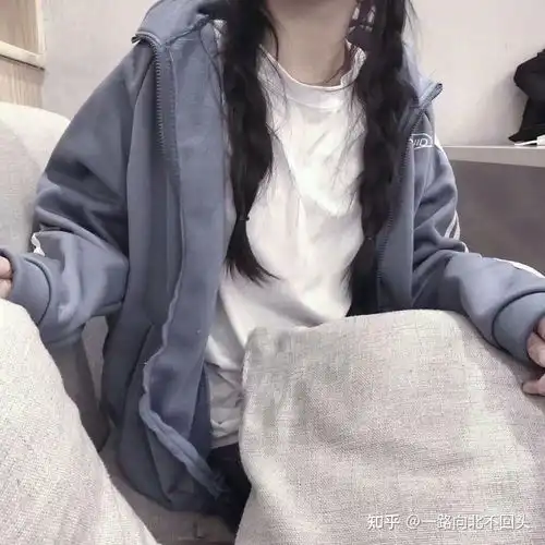 女生真人版头像不露脸成
