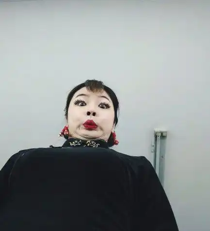 内涵段子看到女孩子哭都不知道哄,不会有对象的