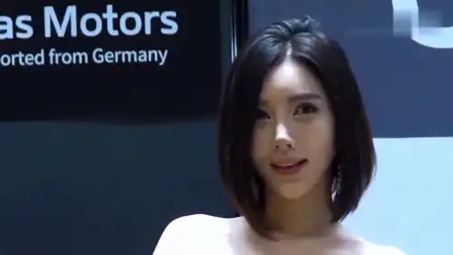 高冷范十足的短发小姐姐,笑起来的样子真好看