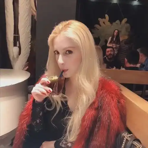 湖北男子苏华被外国美女倒追,生2个混血宝宝,大女儿神似杨幂