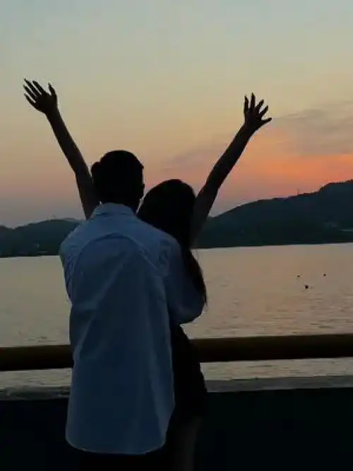 要好好珍惜那个满眼都是你的女孩白野couple日落情侣我们俩情侣照一起看日落