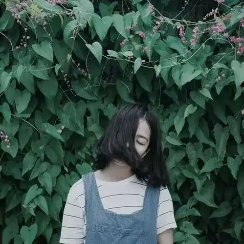 围巾别再绕脖子系啦,今年最流行的系法是这种保暖又时髦