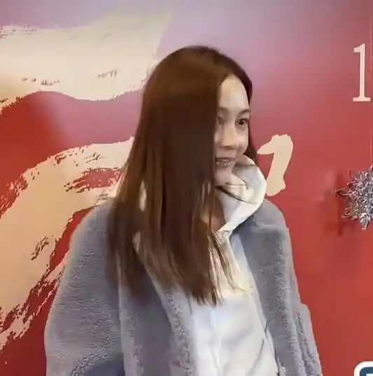 众星亮相冯小刚新片首映发布会,15岁女儿徐朵害羞上镜头支持爸爸