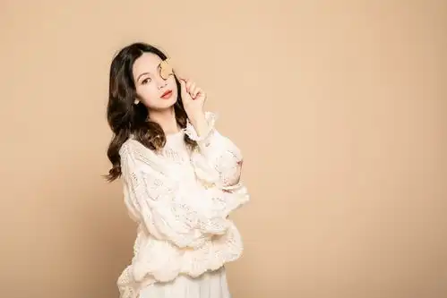 银杏叶落叶秋季时尚女生人物摄影图摄影