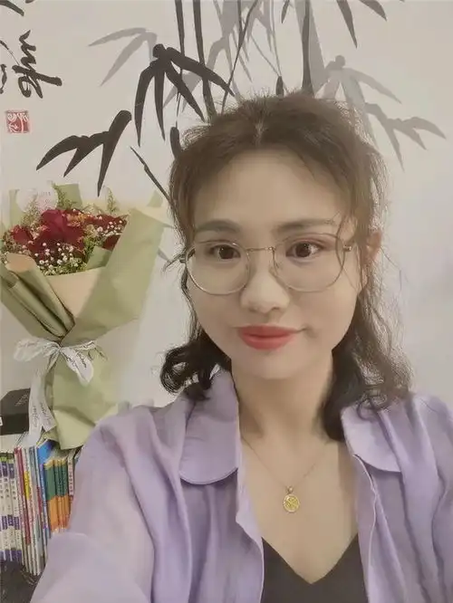金华相亲88年美女教师,温柔开朗,喜欢成熟稳重,有上进心的男生