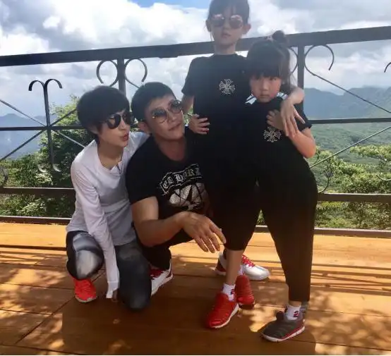 一家四口的头像两女儿小
