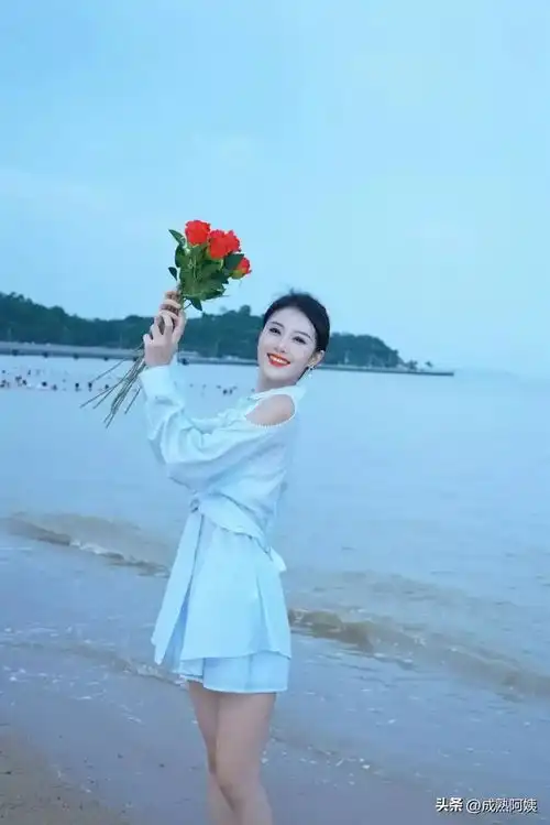 高颜值美女来袭笑容甜美,温柔又大方