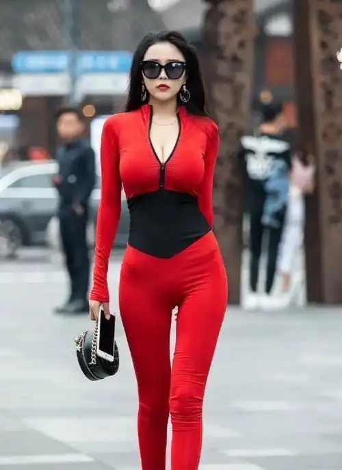 打底裤时尚成熟,穿着别致