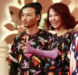 蔡少芬张晋结婚11周年,一家四口合影温馨幸福,令人羡慕