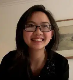 谁知道这个戴眼镜的亚裔美女叫什么名字啊