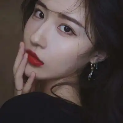 女生头像黑白侧脸短发剪