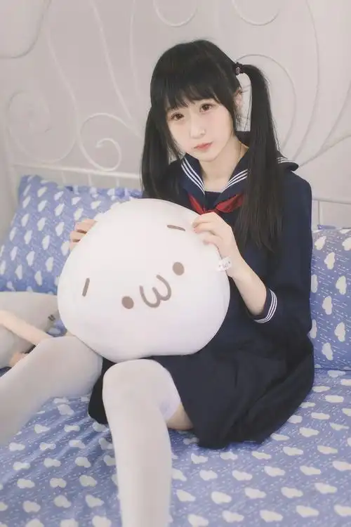 又纯又欲美女写真壁纸惜花恰莫探春迟,劝君莫谩栽荆棘