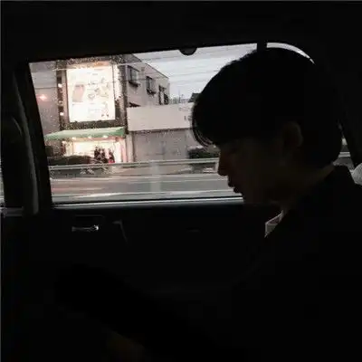 男生伤感侧颜头像喜欢有情调的男生呆呆的