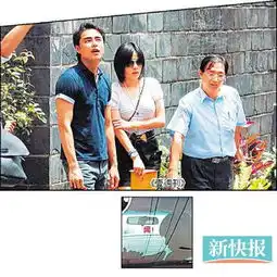 男星爱与女经纪人日久生情明道车内暧昧舔脚