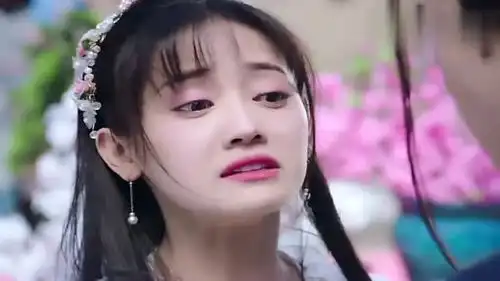 穿越少女与高冷王爷比赛瞪眼睛,耍小聪明落荒而逃,王爷举动亮了