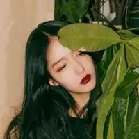 比较潮的头像女生比照