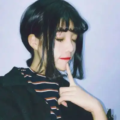 可啊扎辫子小女生头像