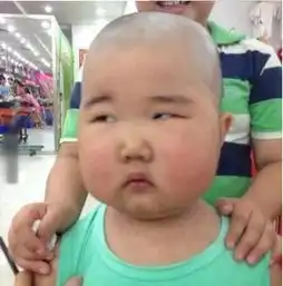 爆笑图文妹子衣柜玩手机