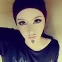 露肩女生头像吸烟微信头像图片大全
