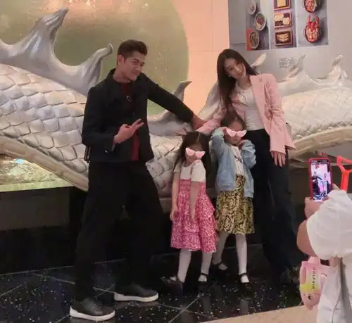 结婚六周年,郭富城首次带妻女旅行入住千元酒店被批太抠门