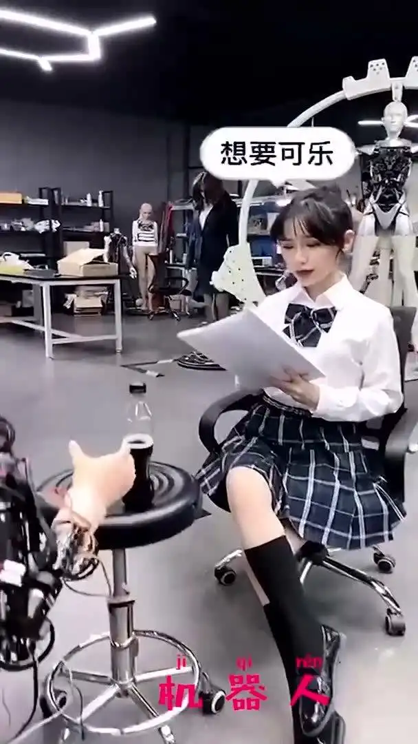 仿真美女机器人,功能强大与真人无异,内部结构精致又大胆