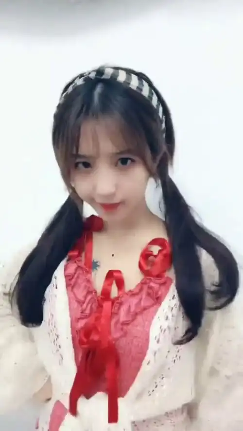 邻家清纯小美女,那是在看到她纹身之前