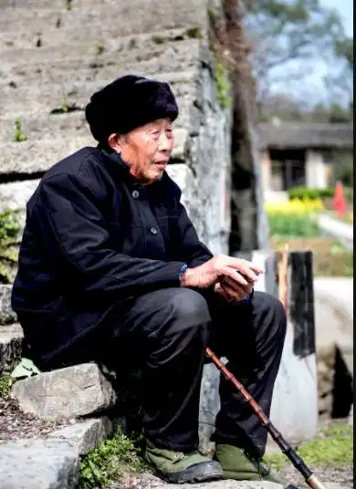 比起啃老来,这种才叫真正的不孝,可能正是你在做的