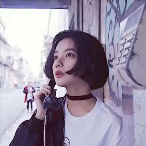 好看头像女生孤独短发