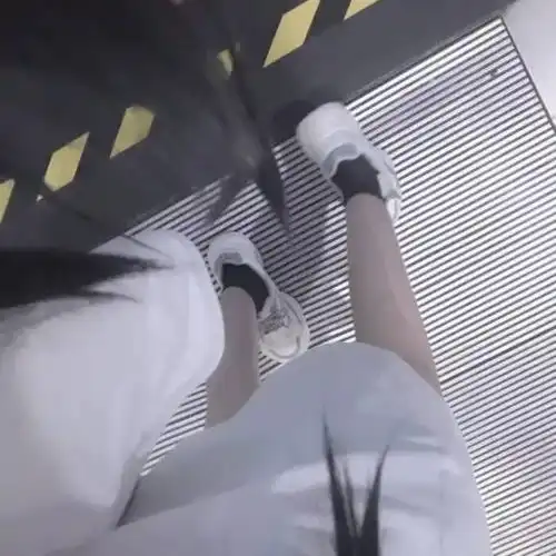 ins风格不露脸女生头像当你选定一条路,另一条路的风景便与你无关了