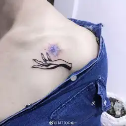 纹身师中国美女纹身师卓一泼墨纹身小清新纹身