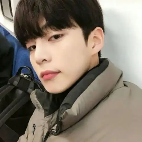 和男神聊天,对方频繁回复你这4个字恭喜你被暗恋了