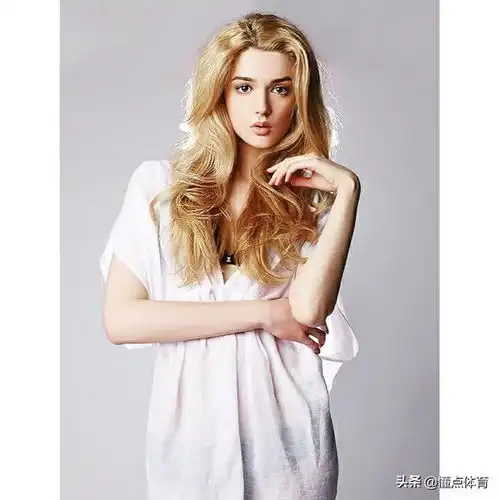 她酷似芭比娃娃,完成从运动员到选美皇后的蜕变