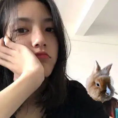 成熟魅力风的好看的精致女生头像敏感的人注定要承受双倍的痛苦