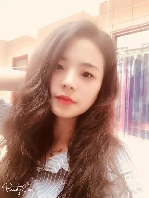 这大概就是温柔的样子一头长卷发,会瑜伽