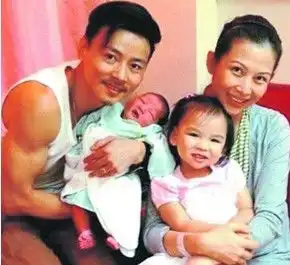 一家四口的头像两女儿蔡