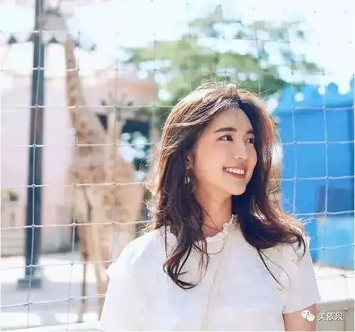 白色头像女孩子的女孩