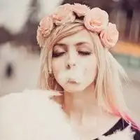 戴花的欧美女生头像气质范落花非无意却只随波流