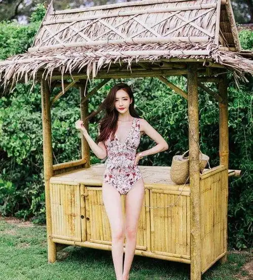 搞笑gif趣图美女你是哪里痒吗,需要我帮你一下吗