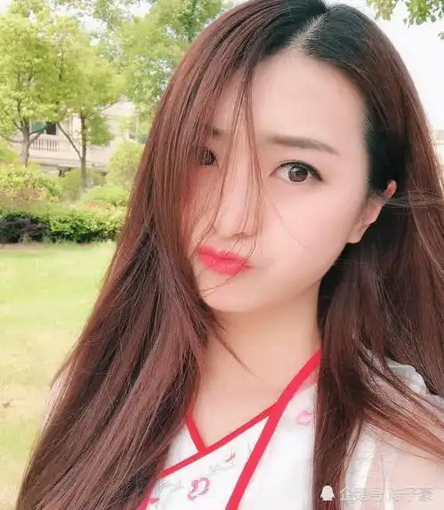 荣耀最美女主播,小虎牙萌萌哒,婷小姐清纯可爱,但看见这位直接惊为天人王者