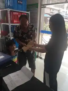 南京市鼓楼区妇联工作动态模范马路社区妇联开展春蕾女童慰问行动