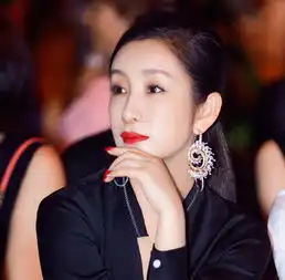 衣服和珠宝该怎样搭,学秦海璐这样穿,你也是回头率很高的美女