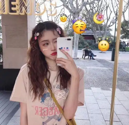 女生头像虽然我不那么有钱,但是我给你的爱却是独一无二的爱