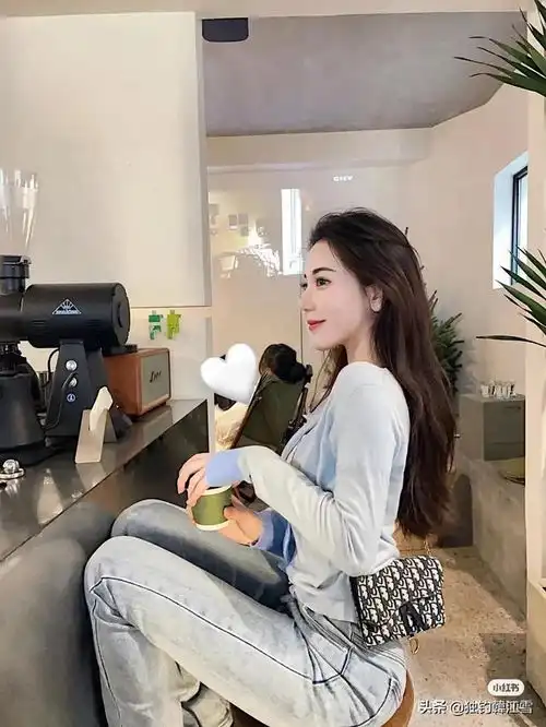 宁波时尚美女博主,温柔如水,甜美的笑容令人心动