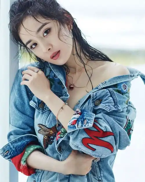粉丝集体换抵制头像,还质问杨幂你还想当人民的女演员吗