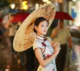 美女们手拿花折伞,气质绝佳的哪一位测你有多爱美