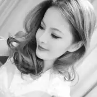 时尚卷发女郎